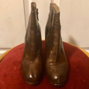 Frye Parker Choc Leather Heeled Round Toe Boot